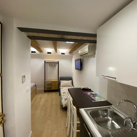 Oasi Central - Appartamento In Pieno Centro Trieste Bagian luar foto