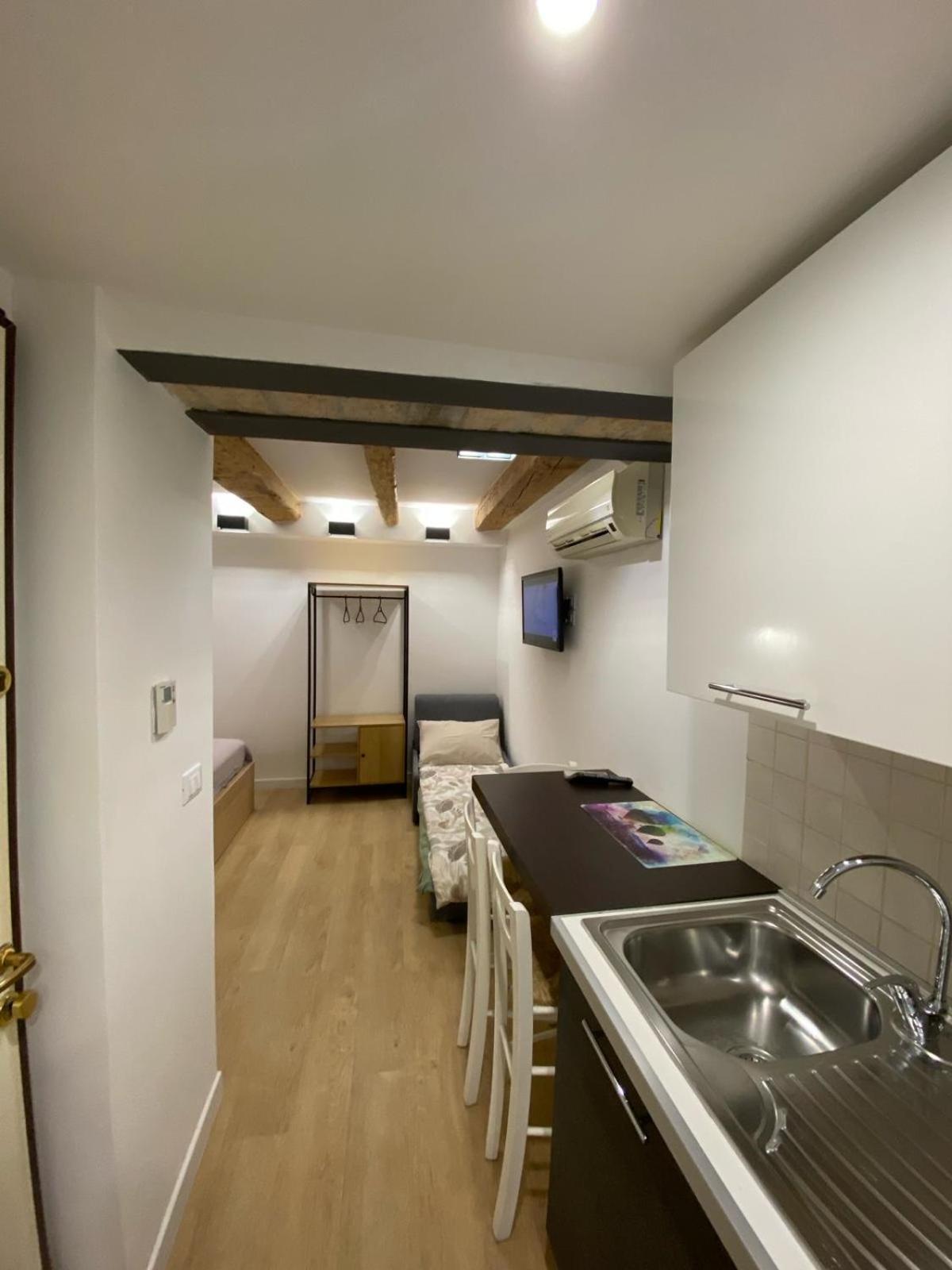 Oasi Central - Appartamento In Pieno Centro Trieste Bagian luar foto
